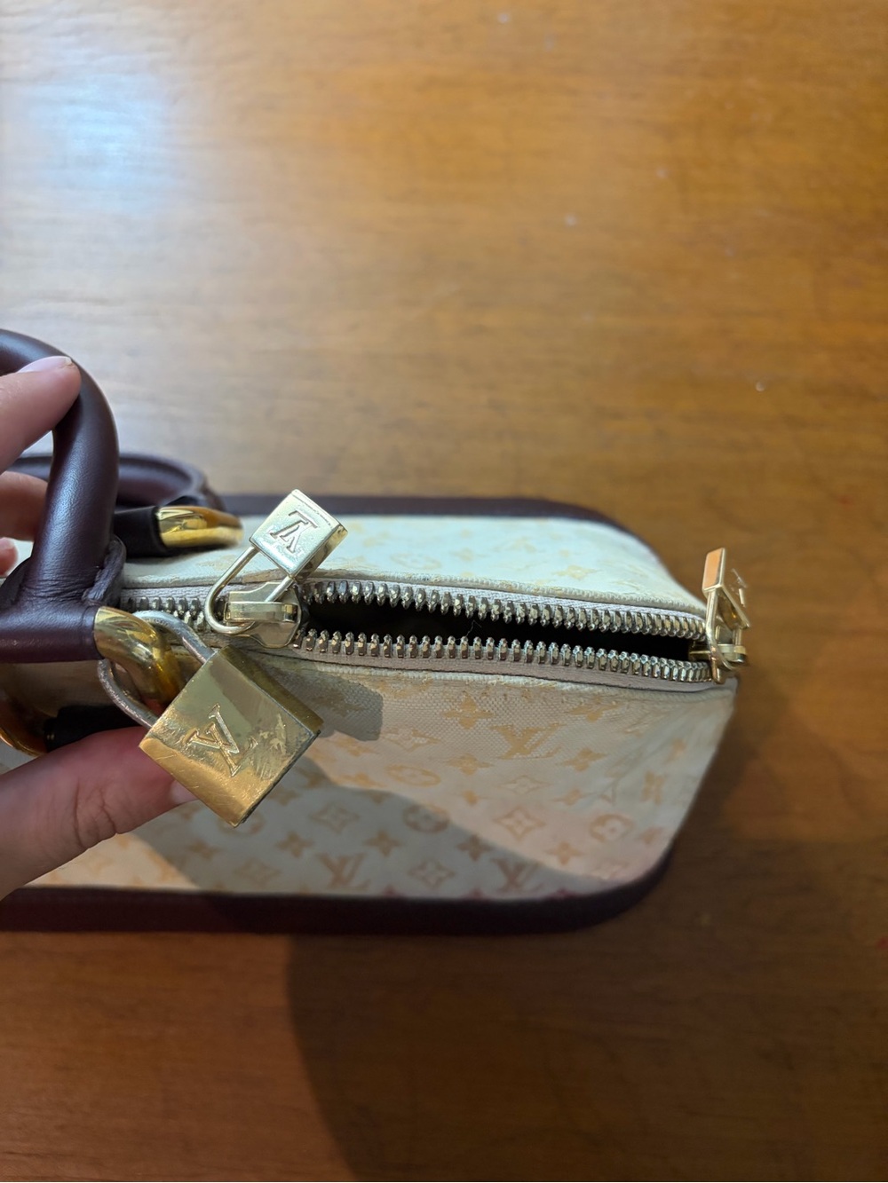 2000s Louis Vuitton Alma Bag - Picture 4 of 8